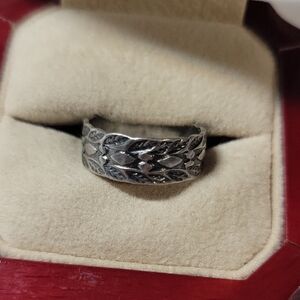 Vintage Textured Silver Leaf Band Ring